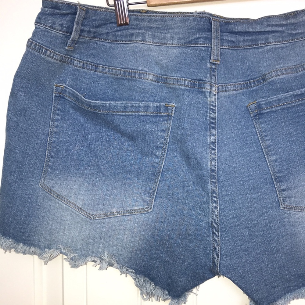 Women’s size 2XL  shorts. - Picture 5 of 7